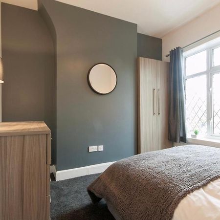 Centralized Private 4 Bedroom House At Hanley With Free Parking Etruria Eksteriør bilde