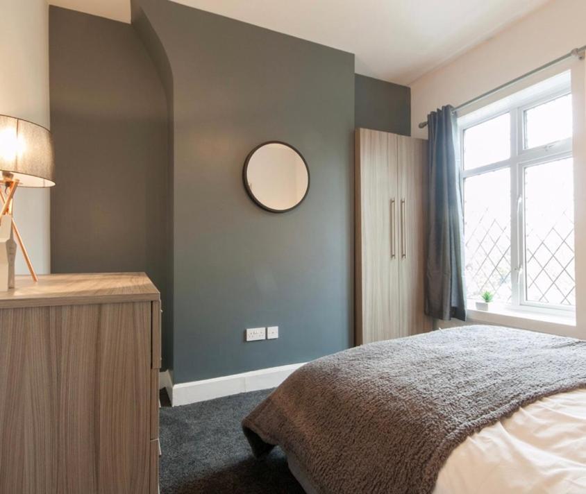 Centralized Private 4 Bedroom House At Hanley With Free Parking Etruria Eksteriør bilde