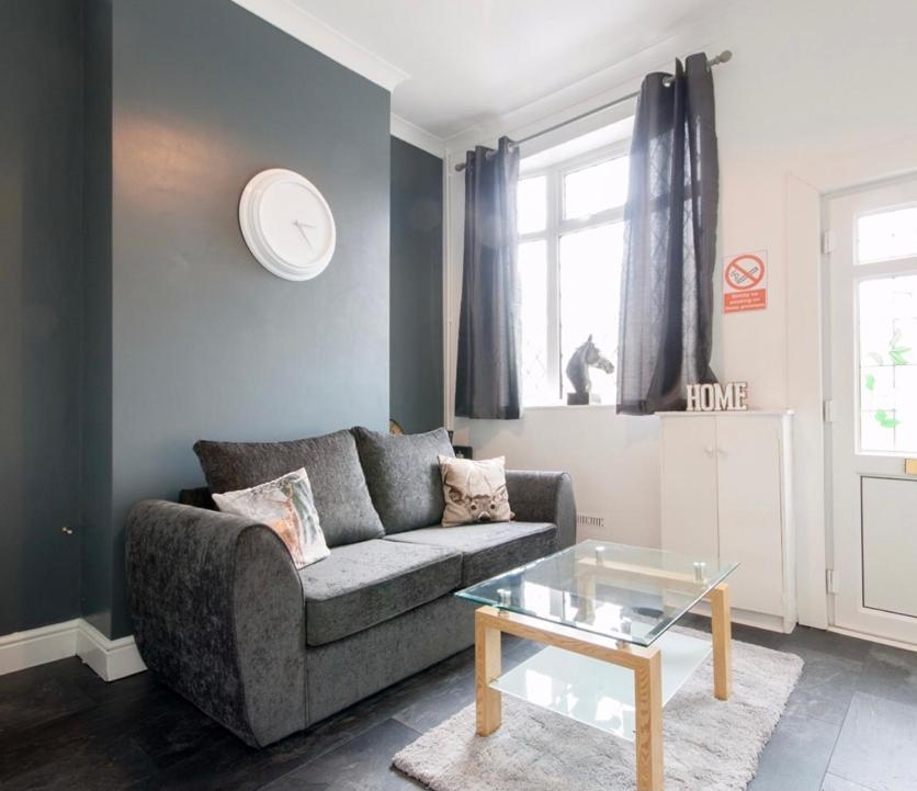 Centralized Private 4 Bedroom House At Hanley With Free Parking Etruria Eksteriør bilde